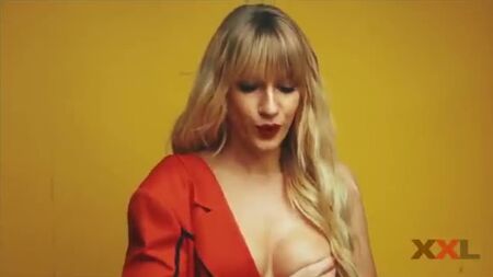 Lesya Nikityuk nua na revista XXL
