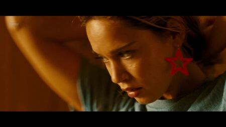 Matilda Anna Ingrid Lutz Nua - Revenge (EUA, 2018) 1080p - Ver online
