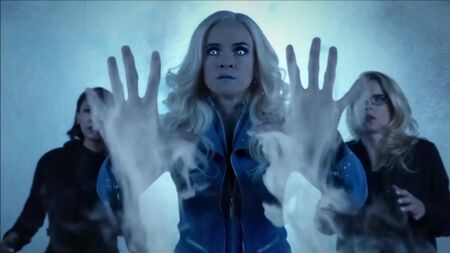 Todas as cenas de Killer Frost (Terra-1) n.º 3