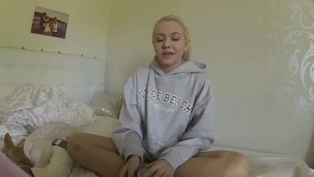 FIE LAURSEN (Fie Laursen: Primeiro vídeo!)