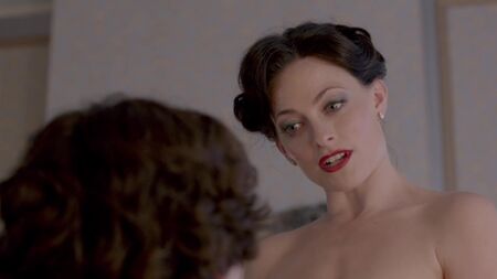 Lara Pulver Nua - Sherlock (2012) 2.ª temporada, 1.º episódio (1080p)