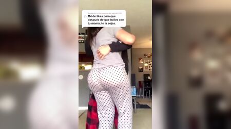 Ele faz sexo com a sua mulher madura e publica o vídeo no TikTok