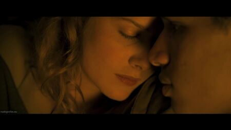 Rachel Hurd-Wood Nua - Segundo Origen (2015)