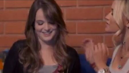 Emily Osment, Kay Panabaker – Nos bastidores, momentos em destaque da sua conversa por vídeo