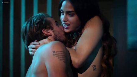 Celebridades em topless nos filmes