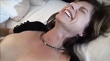 Esposa madura que aceita o cuckoldismo
