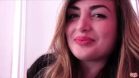 Uma atriz italiana tão bonita para ti