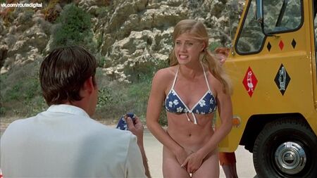Amy Adams nua, Beth Broderick, Lauren Ambrose, etc. - Psycho Beach Party (2000) 1080p Blu-ray / Amy Adams - Psycho Beach Party