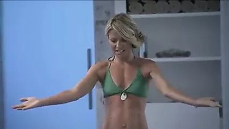 Kelly Ripa - Biquíni molhado