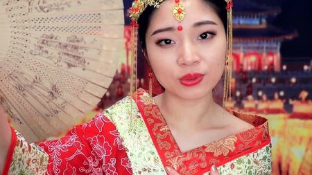 [Tingting ASMR] [ASMR] A princesa chinesa alivia a sua dor de cabeça