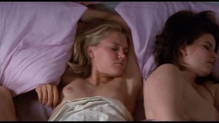 Dominique Swain, Meredith Monroe, Mia Kirshner nuas - New Best Friend (2002) HD 1080p - Ver online