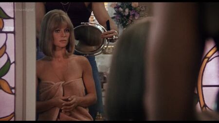 Julie Christie, Lee Grant, Goldie Hawn, Carrie Fisher e Colleen Brennan nuas - Shampoo (1975) Blu-ray 1080p Ver online