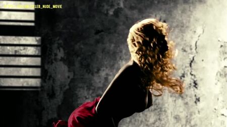 Jaime King nua - Sin City (2005)