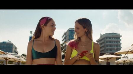 Alice Pagani, Isabella Ferrari, Benedetta Porcaroli, etc. - Under the Riccione Sun (2020) HD 1080p Nua? Sensual! Ver online