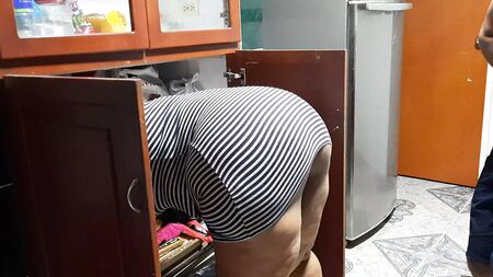 Fodo a minha tia na cozinha