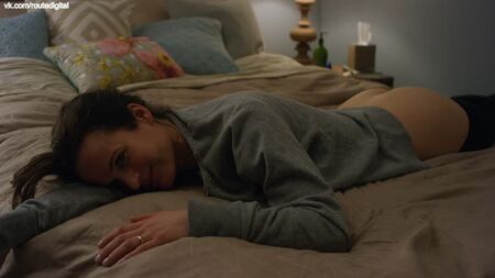 Elizabeth Reaser Nua - Easy (2016) Ver Online em HD / Elizabeth Reaser - Mais Fácil do que Parece