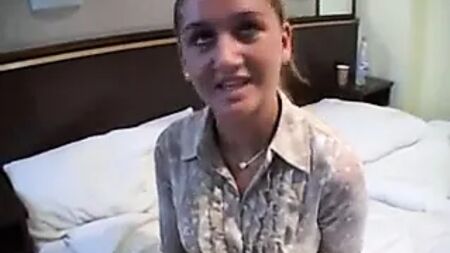 A empregada do hotel está pronta para foder!
