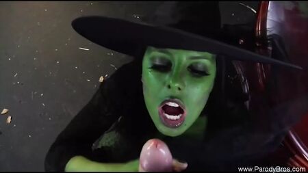 A paródia de «O Feiticeiro de Oz» fica picante