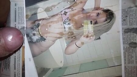 Espalhei uma carga quente por todo o corpo de biquíni da Dove Cameron