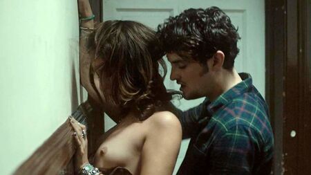 Cena de sexo em topless com Stella Maeve no ScandalPlanetCom